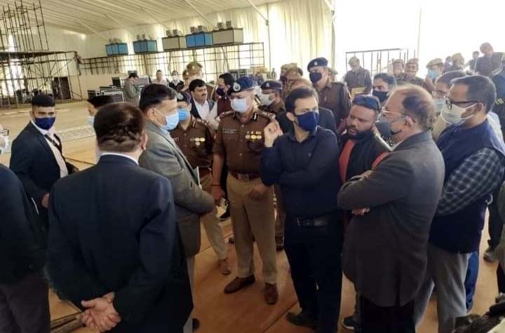 नोएडा इंटरनेशनल एयरपोर्ट शिलान्यास स्थल पर एसपीजी का डेरा नोएडा इंटरनेशनल एयरपोर्ट शिलान्यास स्थल पर एसपीजी का डेरा